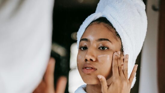 Facial Massage : உங்களை இளமையாக வைத்திருக்க இதை செய்யுங்கள்.. முக மசாஜ் செய்வதன் 6 அற்புதமான நன்மைகள் இதோ! Facial Massage : உங்களை இளமையாக வைத்திருக்க இதை செய்யுங்கள்.. முக மசாஜ் செய்வதன் 6 அற்புதமான நன்மைகள் இதோ!