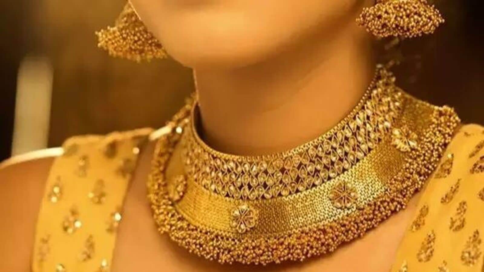 Today Gold Rate : ஷாக்கான மக்கள்.. சடசடன்னு உயர்ந்த தங்கம் வெள்ளி விலை.. இன்றைய தங்கம் விலை நிலவரம் இதோ!