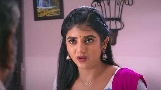 Marumagal serial: அவளுக்கு போன் போடுங்கள் என்று மனோகரி சொல்ல, ஆதிரையை காப்பாற்ற அவளுடைய குழந்தைகள் எதை எதையோ சொல்லி சமாளிக்கிறார்கள். - மருமகள் சீரியலில் இன்று!