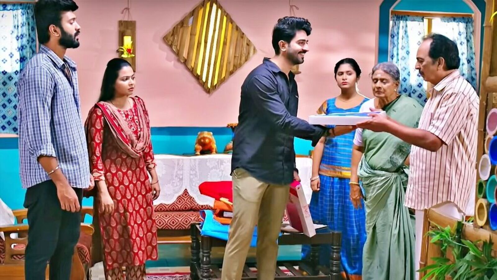 Marumagal: ரூ.700க்கு நிச்சயதார்த்த புடவையா? - பிரபு சிக்கனத்திற்கு ஒரு அளவே இல்லையா பாஸ்?