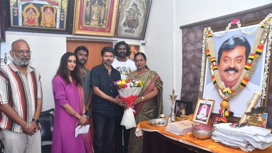Goat Movie Update: ’கோட் திரைப்பட ஏ.ஐ. விவகாரம்!’ விஜயகாந்த் வீட்டுக்கு சென்ற விஜய்! Goat Movie Update: ’கோட் திரைப்பட ஏ.ஐ. விவகாரம்!’ விஜயகாந்த் வீட்டுக்கு சென்ற விஜய்!