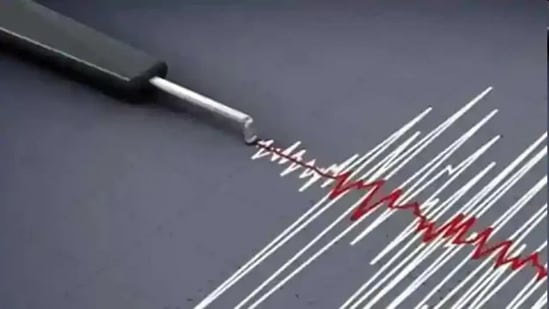 Earthquake in Jammu kashmir: பாரமுல்லாவில் இரண்டு முறை நிலநடுக்கம் உயிர்ச்சேதம் ஏதும் இல்லை , 