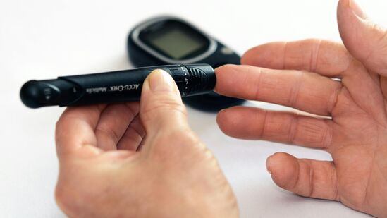 Diabetes Tips : நீரிழிவு நோயாளிகள் உணவில் என்ன சேர்க்க வேண்டும்? என்ன  சேர்க்க கூடாது? இதோ முழு விவரம்!