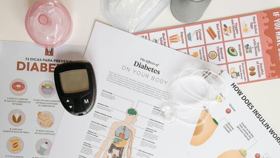 Diabetes : குழந்தைகளை பாதிக்கும் நீரிழிவு நோய்.. பாதுகாப்பாக இருக்க என்ன செய்ய வேண்டும்? என்ன மாதிரி உணவு கொடுக்கலாம்? Diabetes : குழந்தைகளை பாதிக்கும் நீரிழிவு நோய்.. பாதுகாப்பாக இருக்க என்ன செய்ய வேண்டும்? என்ன மாதிரி உணவு கொடுக்கலாம்?