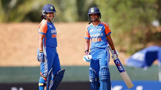 Harmanpreet Kaur: 2024 மகளிர் டி20 உலகக் கோப்பைக்கான 15 பேர் கொண்ட அணியை பிசிசிஐ செவ்வாய்க்கிழமை அறிவித்தது, ஹர்மன்பிரீத் கவுர் அணியை வழிநடத்துவார் என அறிவிக்கப்பட்டுள்ளது. பிசிசிஐ ஹர்மன்ப்ரீத் கவுர் மீது அதீத நம்பிக்கை வைத்துள்ளதையே இது காட்டுகிறது.