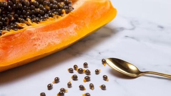 Papaya Seeds : பப்பாளி விதை சாப்பிட்டால் இந்த 6 பிரச்சினை வராதா? எவ்வளவு சாப்பிடலாம்? எப்படி சாப்பிடலாம்?