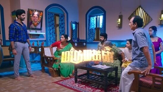 Marumagal Serial: அவளுடைய பிள்ளைகள் அவளிடம் சண்டைக்குச் செல்ல, மனோகரி கையை நீட்டி மகளை அடித்து விட்டாள். இதைப்பார்த்த ஆதிரை தனக்கு கல்யாணமே வேண்டாம் என்று கூறிவிட்டாள். - மருமகள் சீரியலில் இன்று!