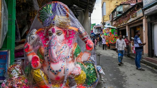 விநாயகர் வழிபாட்டிற்கு மதிய நேரம் சிறந்ததாக கருதப்படுகிறது. த்ரிக் பஞ்சாங்கத்தின்படி, செப்டம்பர் 7 ஆம் தேதிகாலை 11:03 முதல் மதியம் 01:34 வரை பூஜை உள்ளிட்ட வழிபாடுகளை செய்ய நல்ல நாளாக இருக்கும். 10 நாட்கள் வரை விநாயகர் வழிபாடு செய்யும் வழக்கம் உடையவர்கள் வரும் செப்டம்பர் 17-ம் தேதி அன்று விநாயகர் சிலைகளை நீர்நிலைகளில் கரைக்கலாம்.&nbsp;