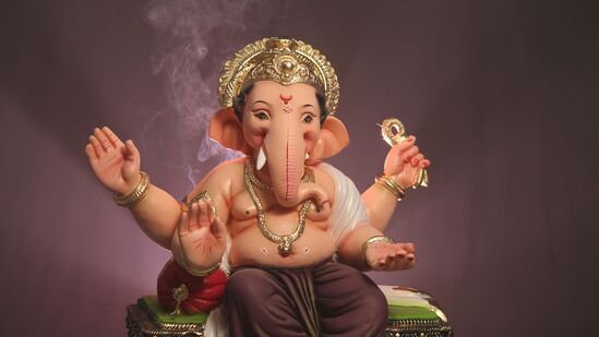 Vinayaka Chathurthi : வாஸ்து படி விநாயகரின் சிலையை வீட்டின் எந்த திசையில் வைக்க வேண்டும்? பூஜை பொருட்கள் பட்டியல் இதோ!