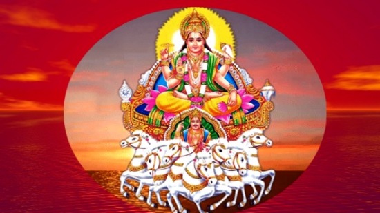 சூரிய பகவானின் இடமாற்றமானது அனைத்து ராசிகளுக்கும் தாக்கத்தை ஏற்படுத்தும். இருப்பினும் சூரிய பகவானின் கடக ராசி பயணம் ஆனது ஒரு சில ராசிகளுக்கு பண மழையை கொடுக்கப் போகின்றது. அது எந்தெந்த ராசிகள் என்பது குறித்து இங்கு காணலாம்.&nbsp;