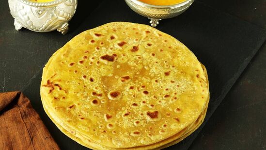 Puran Poli : விநாயகர் சதுர்த்துக்கு வட இந்தியாவில் செய்யப்படும் பூரண் போலி எப்படி செய்வது என்று பார்க்கலாமா? விநாயகர் சதுர்த்தியை வித்யாசமாகக் கொண்டாடுங்கள்.