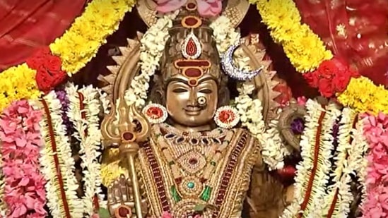 Today Pooja Time : இன்று வெள்ளிக்கிழமை.. பூஜைக்கு உகந்த நேரம்.. வழிபாட்டின் சிறப்புகள் குறித்து பார்க்கலாம்!