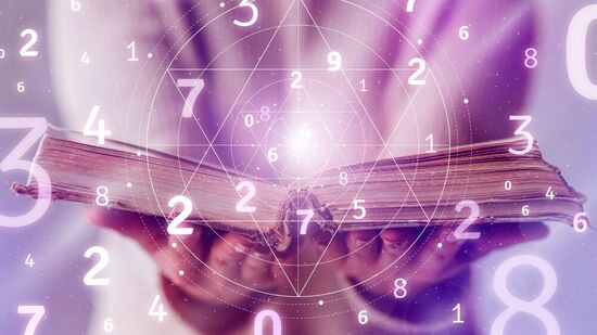 Numerology Horoscope: எண் கணிதம் மூலம் ஒருவரின் பிறந்த தேதி எண்ணை கொண்டு பலன்களை கணிக்க முடியும். எண் கணிதத்தை பொறுத்தவரை ஒவ்வொரு எண்ணும் ஏதாவது ஒரு கிரகத்துடன் தொடர்புடையது.