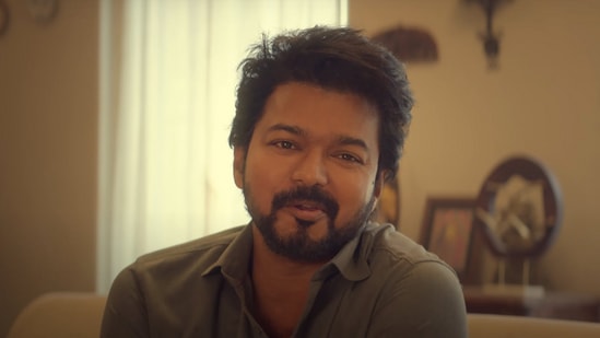 <p>THE GOAT BOX OFFICE: விஜய் நடித்து செப்டம்பர் 5ஆம் தேதி திரையரங்குகளில் பெரும் ஆரவாரத்திற்கும் கொண்டாட்டங்களுக்கும் மத்தியில் வெளியான திரைப்படம், தி கோட். இப்படம், இந்தியாவில் ரூ.212.50 கோடி ரூபாயைத் தாண்டி வசூலித்துள்ளதாக அறிவிப்பு வெளியாகியுள்ளது.</p><div style="-webkit-text-stroke-width:0px;background-color:rgb(255, 255, 255);box-sizing:border-box;color:rgb(33, 33, 33);font-family:Lato, sans-serif;font-size:18px;font-style:normal;font-variant-caps:normal;font-variant-ligatures:normal;font-weight:400;letter-spacing:normal;margin:0px;orphans:2;padding:10px 0px 0px;text-align:left;text-decoration-color:initial;text-decoration-style:initial;text-decoration-thickness:initial;text-indent:0px;text-transform:none;white-space:normal;widows:2;word-break:break-word;word-spacing:0px;"><div style="box-sizing:border-box;margin:0px;padding:0px;"><div style="box-sizing:border-box;margin:0px;padding:0px;"><p>இயக்குநர் வெங்கட் பிரபு இயக்கத்தில் நடிகர் விஜய் நடித்து கடந்த செப்டம்பர் 5ஆம் தேதி ரிலீஸான திரைப்படம், தி கோட். அதாவது தி கிரேட்டஸ்ட் ஆஃப் ஆல் டைம் (The Greatest Of All Time) என்பதின் சுருக்கமே ‘ தி கோட்’. இது விஜய்யின் 68ஆவது படமாகும். இப்படத்தில் நடிகர் விஜய்க்கு ஜோடியாக மீனாட்சி செளத்ரி நடித்திருக்கிறார்.</p></div></div></div><div style="-webkit-text-stroke-width:0px;background-color:rgb(255, 255, 255);box-sizing:border-box;color:rgb(33, 33, 33);font-family:Lato, sans-serif;font-size:18px;font-style:normal;font-variant-caps:normal;font-variant-ligatures:normal;font-weight:400;letter-spacing:normal;margin:0px;orphans:2;padding:10px 0px 0px;text-align:left;text-decoration-color:initial;text-decoration-style:initial;text-decoration-thickness:initial;text-indent:0px;text-transform:none;white-space:normal;widows:2;word-break:break-word;word-spacing:0px;"><div style="box-sizing:border-box;margin:0px;padding:0px;"><div style="box-sizing:border-box;margin:0px;padding:0px;"><p>தவிர, இந்தப் படத்தில் பிரசாத், பிரபுதேவா, மோகன், ஜெயராம், சினேகா, லைலா, அஜ்மல், வைபவ், பிரேம்ஜி அமரன், யுகேந்திரன் ஆகியோரும் முக்கியக் கதாபாத்திரங்களில் நடித்துள்ளனர்.</p></div></div></div>