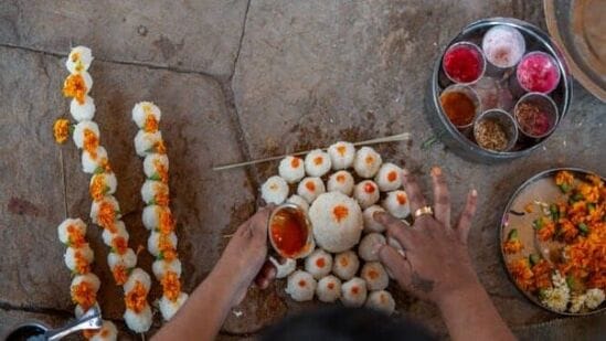 Pitru Paksha 2024: பித்ரு பக்‌ஷம் தொடக்கம்! முன்னோர்கள் ஆசி பெற..தர்ப்பணம் செய்யும் முறை, யாரெல்லாம் செய்யலாம்?