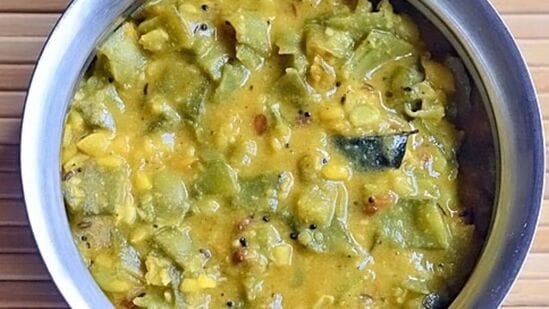 Beans Muparupu Kootu : பீன்ஸ் மூப்பருப்பு கூட்டு, வித்யாசமான சுவையில் ஆளை அசத்தும். ரசித்து ருசித்து சாப்பிடலாம். அதற்கு தேவையான ரெசிபி இங்கு கொடுக்கப்பட்டுள்ளது.