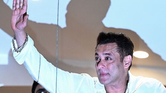 Salman khan: தொடர் அச்சுறுத்தல்... திக்.. திக்... தவிக்கும் இந்திய பிரபலம்... ஒரே நாளில் 2 முறை! என்ன நடந்தது?