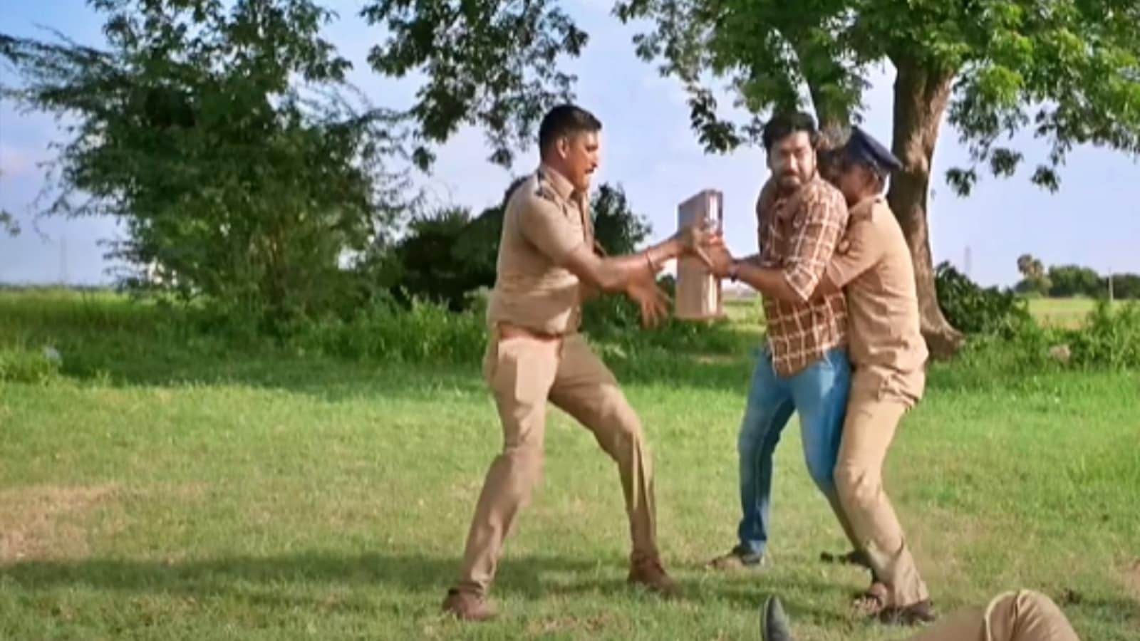 Singapenne Serial: பணம் ரெடி.. ஆனா நிலத்தை மீட்க முடியுமா? - சண்டைக்கு தயாரான அன்பு - அதிர்ச்சியில் ஆனந்தி