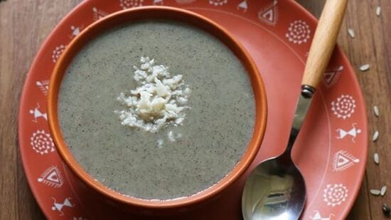 Black Urad Dhal Milk : வளரும் பெண் குழந்தைகளுக்கு வாரத்தில் ஒரு நாள் கருப்பு உளுந்தம் பால் கொடுங்க! ரிசல்ட்ட பாருங்க!