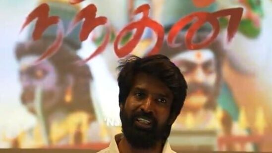 Soori: இரா.சரவணன் இயக்கத்தில் வெளியான நந்தன் படத்தை பார்த்த நடிகர் சூரி, இத்திரைப்படம் தனக்கு திருப்பி அடிக்காத பாட்ஷாவை நினைவு படுத்துவதாகக் கூறி தன் மனதில் பட்டதை வெளிப்படையாக பேசி படக்குழுவுக்கு வாழ்த்து தெரிவித்துள்ளார்.