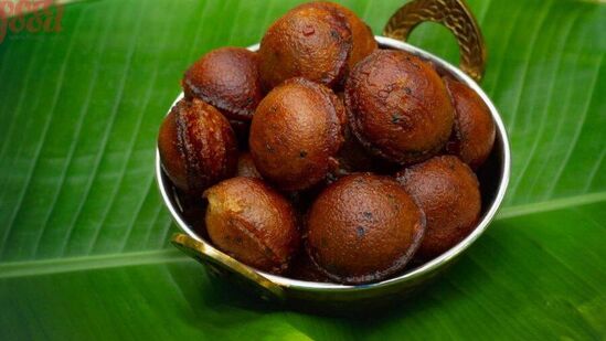 Kerala Unniyappam: கடவுளின் தேசம் எனக் கூறப்படும் கேரள மாநிலம் பல விஷயங்களுக்கு உலக அளவில் பிரபலமனதாகும். அந்த வரிசையில் அந்த மாநிலத்தின் உணவும் மிகவும் புகழ் பெற்றது.