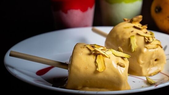 Palm Fruit Kulfi: வயதானவர்களை தாண்டி சில இளைய தலைமுறையினரும் சர்க்கரை நோயால் பாதிக்கப்பட்டு உள்ளனர். அவர்கள் இப்போதே இனிப்பு எடுத்துக் கொள்வதை நிறுத்த வேண்டியதாகியுள்ளது. இவர்களுக்காகவே நுங்கு போன்றவை உள்ளன.