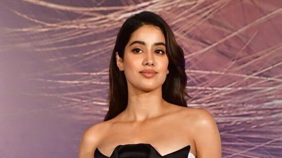 Jhanvi Kapoor : தனது முதல் தென்னிந்திய படமான தேவரா நடிக்க நடிகை ஜான்வி கபூர் வாங்கிய சம்பளம் குறித்த தகவல் வெளியாகியுள்ளது.