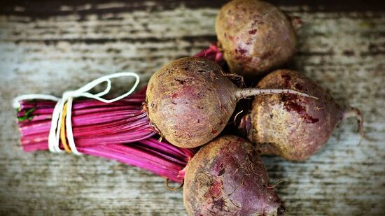 Benefits of Beetroot : தினமும் நீங்கள் பீட்ரூட் எடுத்துக்கொள்ளவேண்டியதன் அவசியம் என்னவென்று தெரிந்துகொள்ளுங்கள். அப்போதுதான் அது உங்கள் உடல் நலனுக்கு என்ன செய்கிறது என்று புரிந்துகொள்வீர்கள்.