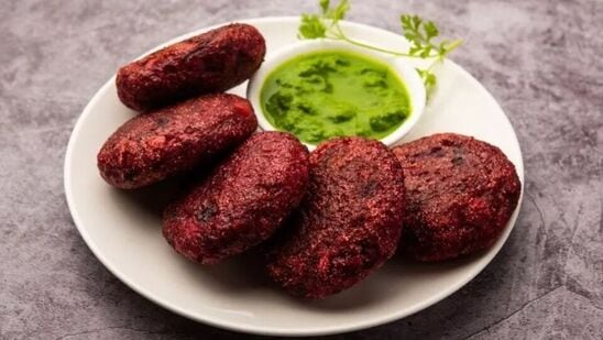 Beetroot Cutlet: குழந்தைகளுக்கு அதிக சத்துமிக்க காய்கறிகளை கொடுப்பது மிகவும் கடினமான ஒன்றாகும். ஏனெனில் அவர்களுக்கு அந்த காய்கறிகள் பிடிப்பதில்லை.