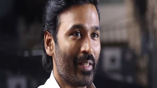 Dhanush: இதுவரைக்கும் யாரைப் பார்த்தும் இப்படி சொன்னதில்லை.. நடிகையை தனியாக அழைத்து பேசிய தனுஷ்..