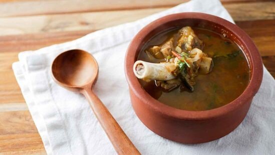 Mutton Soup: சளியை போக்கும் நெஞ்சு எலும்பு சூப்! கம கமக்கும் ரெசிபி இதோ!