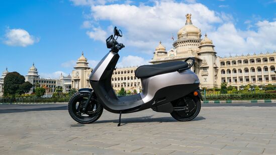 Ola S1 Electric Scooters: ஓலா எஸ்1 ரேஞ்சுக்கு பெரும் தள்ளுபடி.. ஒவ்வொரு மாடலும் எவ்வளவு?