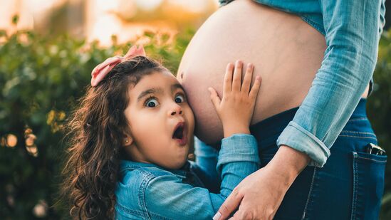 Pregnancy : கர்ப்பத்திற்குப் பிறகு சிலருக்கு இரண்டு அல்லது மூன்று சொட்டு இரத்தப் புள்ளிகள் தோன்றும். இது சிலருக்கு மட்டுமே நடக்கும். அவை ஒன்று அல்லது இரண்டு நாட்களுக்கு மட்டுமே தோன்றி மறையும். இதற்கான மருந்துகளையும் மருத்துவர்கள் தருகிறார்கள்.