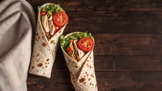 Chicken Shawarma: இனி வீட்டிலேயே செய்யலாம் சிக்கன் ஷவர்மா! சிம்பிள் ரெசிபி!