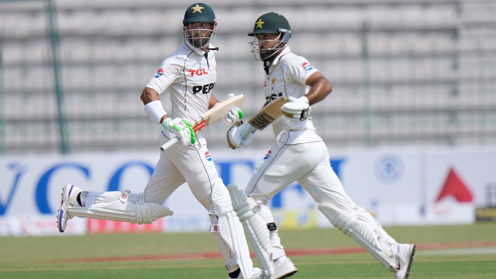 இங்கிலாந்துக்கு எதிரான முதல் டெஸ்ட்: பாக்., கேப்டன் ஷான் மசூத் சதம் விளாசி அசத்தல்