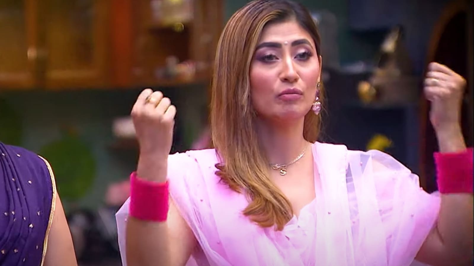 'யூனிட்டி.. மண்ணாங்கட்டி' சாச்சனாவை வறுத்தெடுத்த சுனிதா.. பிக்பாஸ் வீட்டுக்குள் சர்ச்சையை கிளப்பும் பேச்சு..