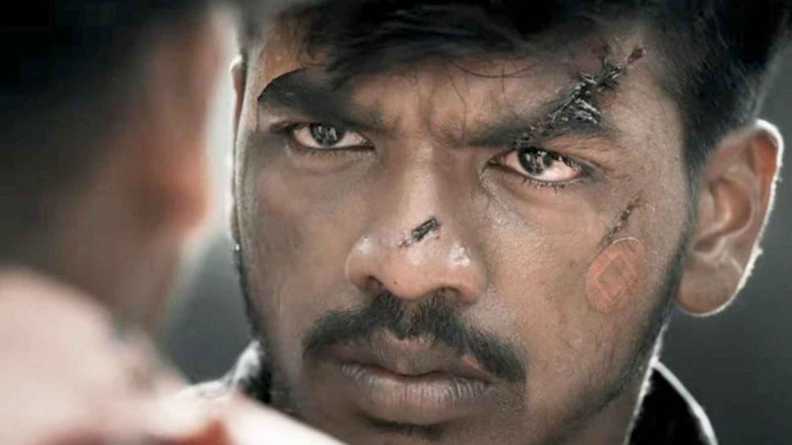 பிக்பாஸ் வீட்டிற்குள் செல்லும் சூர்யா.. ஸ்வீட் சர்ப்ரைஸ் தர இருக்கும் வாரிசு.. வெளியாகும் அடுத்தடுத்த அப்டேட்!