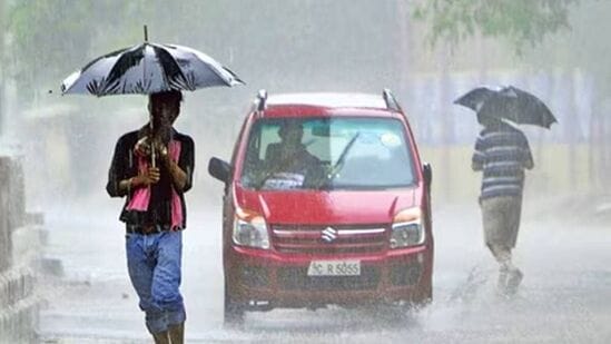 Heavy Rain : சென்னை, திருவள்ளூர், செங்கல்பட்டு மற்றும் காஞ்சிபுரம் ஆகிய 4 மாவட்டங்களில் அடுத்த 3 மணி நேரத்திற்குள் கனமழை பெய்யும் என வானிலை ஆய்வு மையம் தெரிவித்துள்ளது.