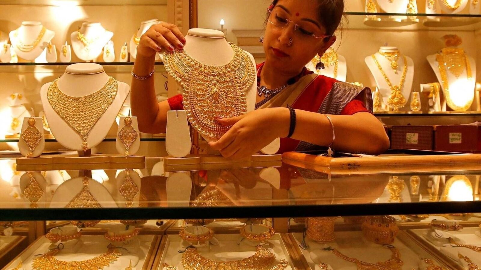 Tamilnadu News Live October 18, 2024: அடேங்கப்பா.. இப்படியே போன எப்படி? தங்கம் சவரனுக்கு 640 ரூபாய் உயர்வு.. 58 ஆயிரத்தை நெருங்க போகுது!