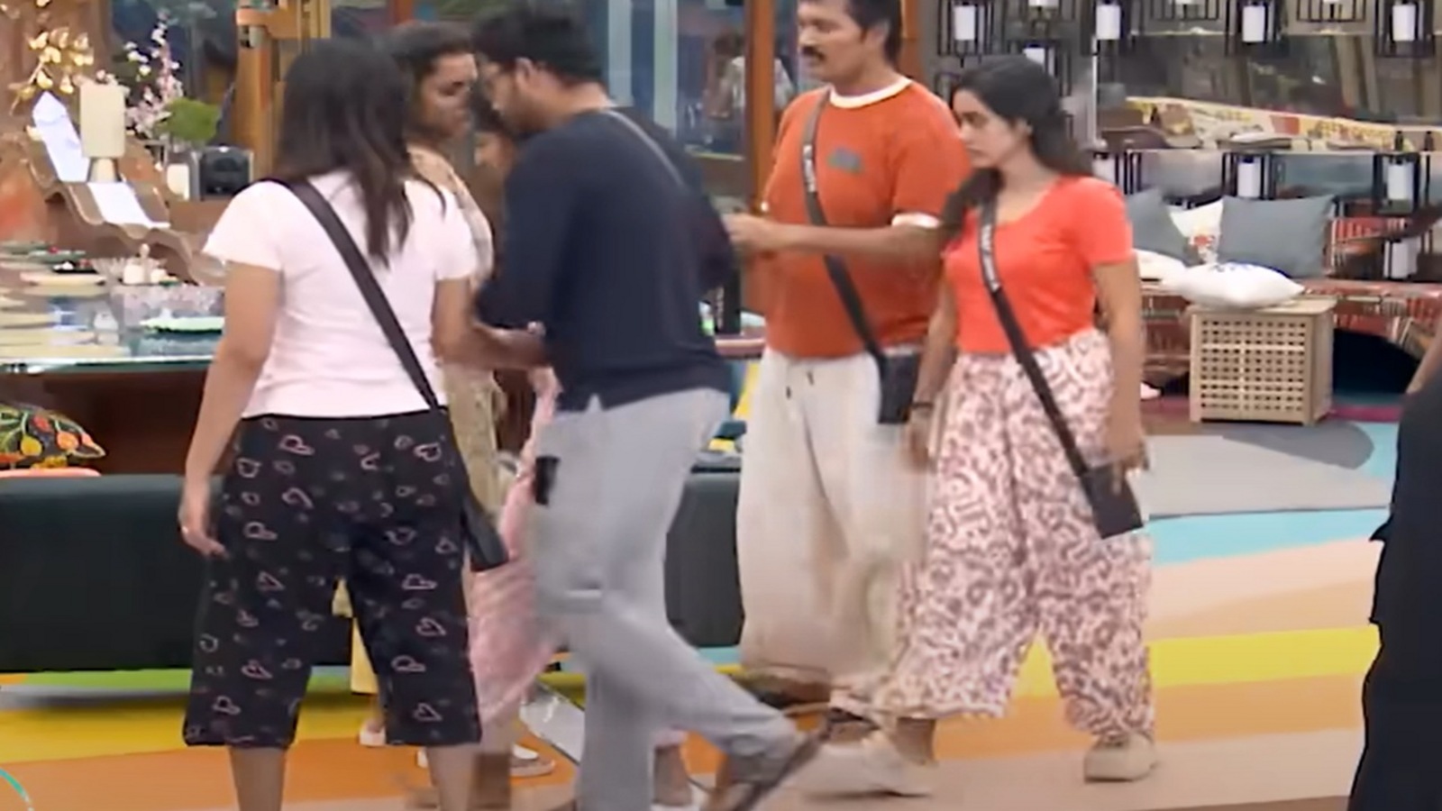 சோலி முடிஞ்சது.. வயிற்று வலிக்கு உதவ நினைத்து ஆட்டத்தை கலைத்த அருண்.. சம்பவம் செய்ய காத்திருக்கும் பெண்கள்