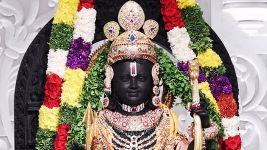 இந்த டூர் பேக்கேஜின் கீழ் பயணம் செய்யும் போது நீங்கள் எதைப் பற்றியும் கவலைப்பட வேண்டியதில்லை. IRCTC உங்கள் உணவு மற்றும் தங்குமிடத்தை ஹோட்டலுடன் ஏற்பாடு செய்யும்.