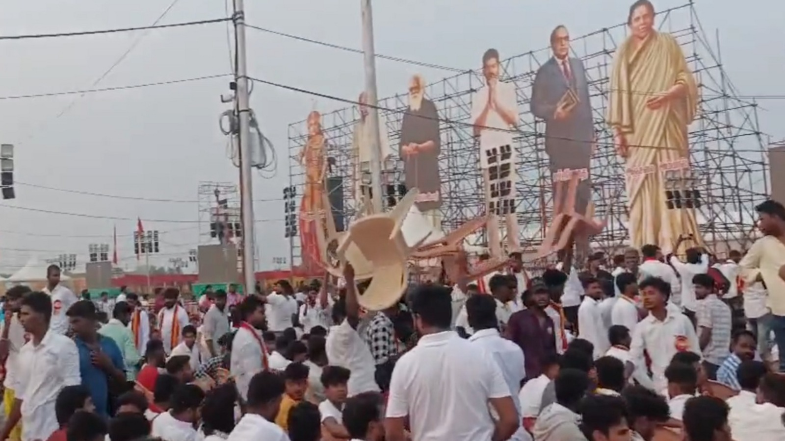 மாநாடு தொடங்கும் முன்பே ஆட்டத்தை ஆரம்பித்த தவெக தொண்டர்கள்.. அதிகாலையிலேயே அமர்களமான விக்கிரவாண்டி