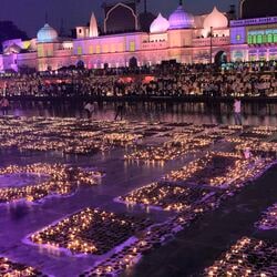 அயோத்தியில் எட்டாவது தீபோத்சவத்திற்கான ஏற்பாடுகள் இறுதி கட்டத்தில் உள்ளன, அக்டோபர் 30 ஆம் தேதி நகரத்தை 28 லட்சம் மண் விளக்குகளால் ஒளிரச் செய்வதற்கான திட்டங்கள் உள்ளன என்று அதிகாரிகள் செவ்வாய்க்கிழமை தெரிவித்தனர்.