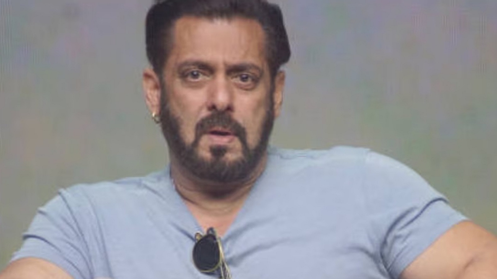 பாலிவுட் நடிகர் சல்மான் கானிற்கு மீண்டும் கொலை மிரட்டல்! மன்னிப்பு அல்லது ரூ5 கோடி பணம்!போன் காலில் மிரட்டல்!