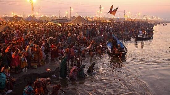 Maha Kumbh Mela 2025: பிரயாக்ராஜ் நகரில் நடைபெறும் மகா கும்பமேளா விழாவின் முதல் நாளில் சித்தி யோக காலத்தில் இந்த நிகழ்வு நடைபெறுகின்றது. வரும் ஜனவரி 13 ஆம் தேதி தொடங்கி பிப்ரவரி 26ஆம் தேதி வரை நடைபெற உள்ளது.