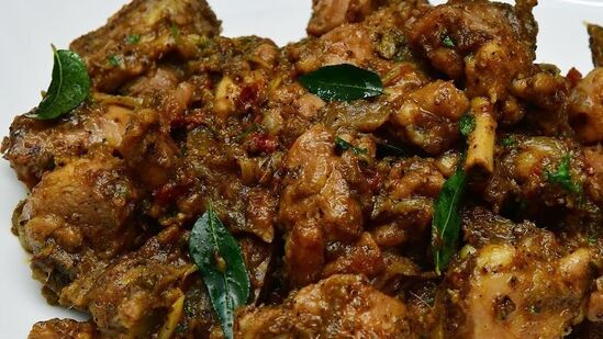 பார்த்தாலே நாக்கில் எச்சில் ஊறும் ருசியில் பெப்பர் சிக்கன் வறுவல்.. இப்படி ஒரு முறை செய்து கொடுங்க.. அடிக்கடி கேட்பாங்க!