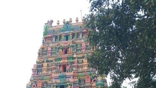 இந்திரகீலாத்ரியை முன்னிட்டு ஏராளமான பக்தர்கள் மல்லேஸ்வரரை வழிபட்டனர் &nbsp;.&nbsp;