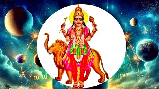 அந்த வகையில் புதன் பகவான் தற்போது துலாம் ராசியில் பயணம் செய்து வருகின்றார். இது சுக்கிர பகவானின் சொந்தமான ராசி ஆகும். அதே சமயம் வருகின்ற அக்டோபர் 22ஆம் தேதி அன்று புதன் பகவான் துலாம் ராசியில் உதயமாகின்றார். புதன் பகவானின் துலாம் ராசி உதயமானது கட்டாயம் அனைத்து ராசிகளுக்கும் தாக்கத்தை ஏற்படுத்தும். இருப்பினும் ஒரு சில ராசிகளுக்கு சாதகமான பலன்களும் கிடைக்க உள்ளது. அது எந்தெந்த ராசிகள் என்பது குறித்து இன்று காணலாம்.&nbsp;