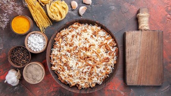 கொதிக்க குறைந்த நேரம் எடுக்கும் மீன்களை பெரிதாக வைக்கலாம். இப்போது சமைக்கும் போது மூடி சமைக்கவும். இது அதிக எரிவாயுவை எடுக்காது. &nbsp;