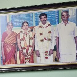 <p>பல்லடம் அருகே தாய், தந்தை, மகன் என மூன்று பேர் வெட்டி படு கொலை செய்யப்பட்ட சம்பவம் பரபரப்பை ஏற்படுத்தியுள்ளது.&nbsp;</p>